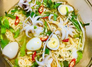 Hình của món Mì chua cay đầu mực.