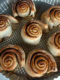 Una foto de Rollitos de canela arcoiris