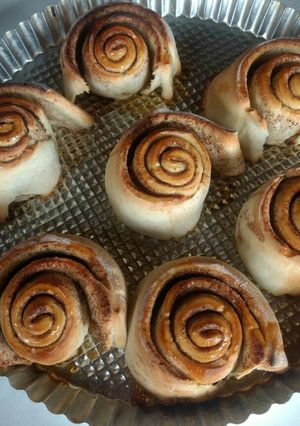 Una foto de Rollitos de canela arcoiris