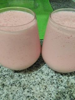 Una foto de Smoothie De 🍓🍓🍓🍓🍓🍓🍓🍓🍓🍓