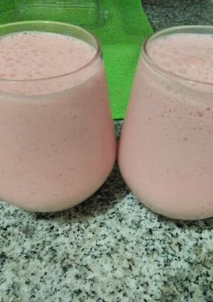 Una foto de Smoothie De 🍓🍓🍓🍓🍓🍓🍓🍓🍓🍓