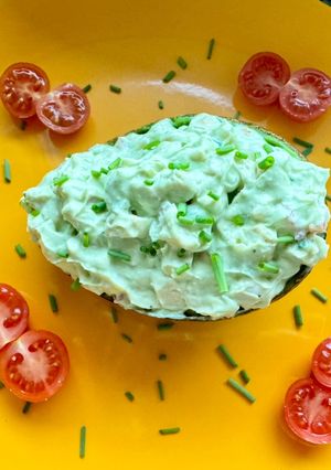 A picture of Chicken and Avocado Salad 🥑.