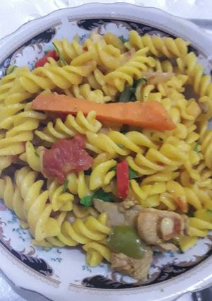 صورة لوصفة معكرونه بالخضار والدجاج