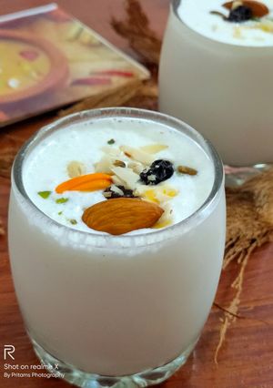 कोकोनट ड्राई फ्रूट शेक (Coconut dry fruit shake recipe in Hindi) रेसिपी मुख्य फोटो