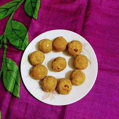 A picture of Sattu Ladoo / Roasted Gram Flour Ladoo.