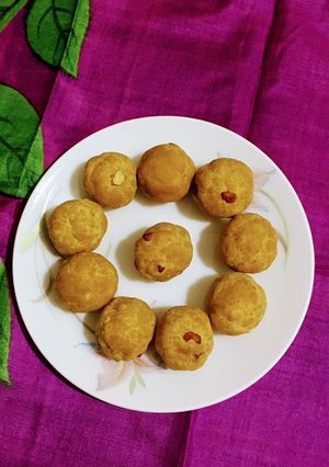 A picture of Sattu Ladoo / Roasted Gram Flour Ladoo.