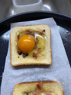Una foto de Tostada de huevo y panceta