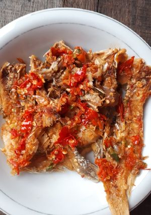 Foto resep Ikan Asin Geprek Siram Minyak Kampung