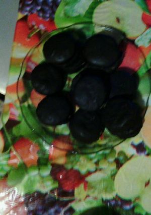Una foto de Alfajores bañado en chocolate