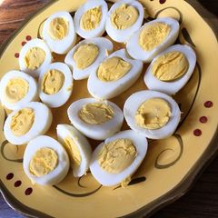 Hard boiled eggs 4-4-4 methodIn a pressure cooker A picture of Hard boiled eggs 4-4-4 methodIn a pressure cooker.