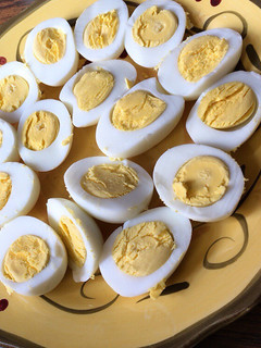 A picture of Hard boiled eggs 4-4-4 methodIn a pressure cooker.