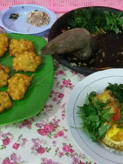 Foto resep 2. Telur ceplok sambel bawang + bakwan jagung