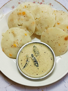 सूजी पोहे की इडली रेसिपी मुख्य फोटो