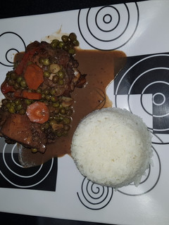 Una foto de Pollo arvejado con vino