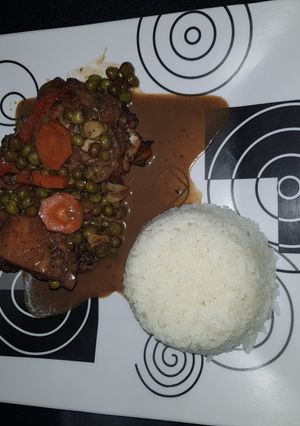 Una foto de Pollo arvejado con vino