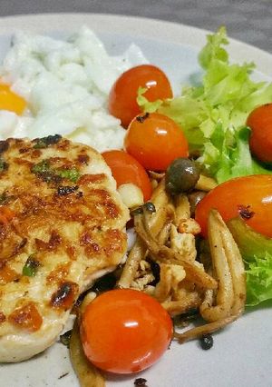 รูปของ แฮมเบิร์กไก่กะเพรา(สูตรลดความอ้วน)
