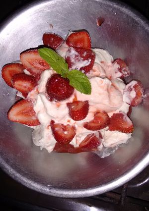 Una foto de Frutillas con crema 