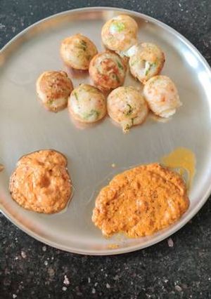கார பணியாரம் - எளிதான முறை (kaara Paniyaram recipe in Tamil) செய்முறை முக்கிய புகைப்படம்