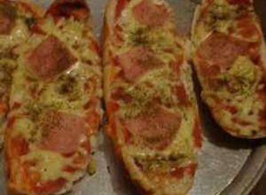 Una foto de 💚💚 Mini pizza 💚 💚