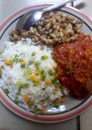 A picture of Rice ans beans with tomatoe sauce.