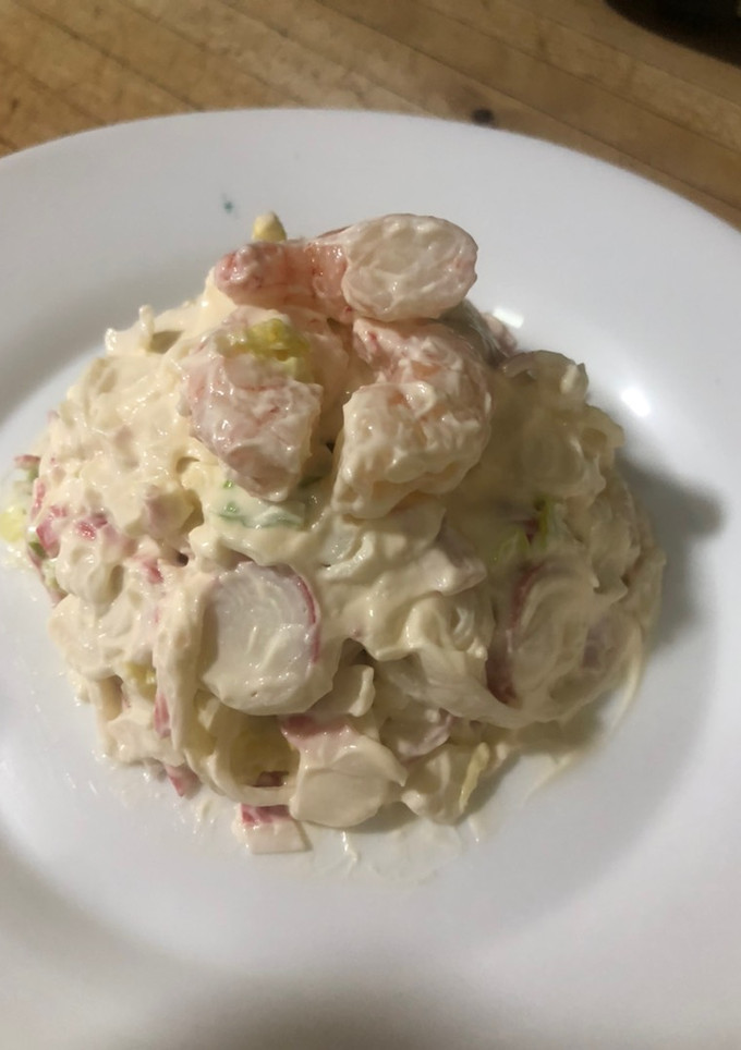 Una foto de Ensaladilla de surimi con gambas