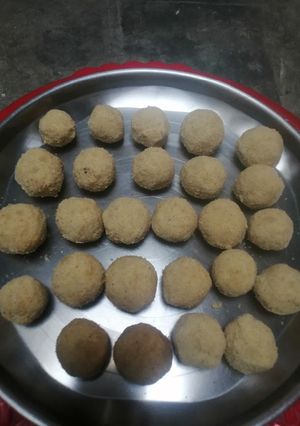 A picture of Moong dal ladoo.