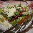 Pain perdu aux asperges vertes sur lit de bacon