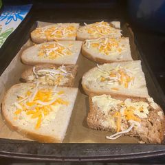 A picture of Garlic Bread.