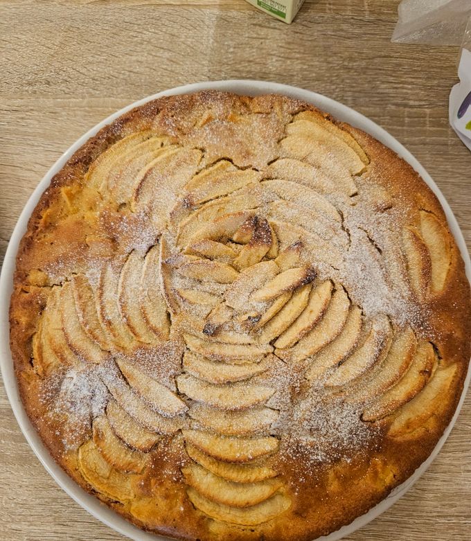 Une photo de Gâteau moelleux aux pommes et à la noisette