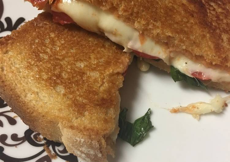 Tomato Basil Grilled Cheese