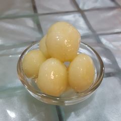 A picture of Chhote rasgulle.