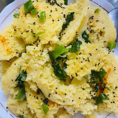 A picture of Suji Dhokla.