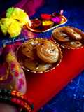 চিরোটি/ ক্রিসপি লেয়ার্ড স্যুইট ইট পুরি (crispy leyerd sweet eat puri recipe in Bengali)
