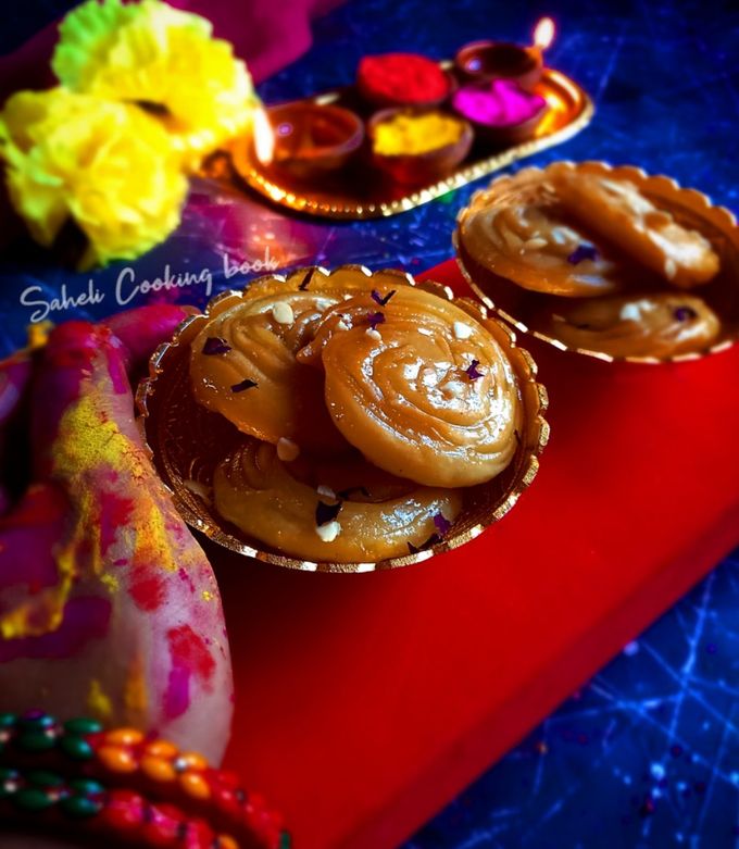 চিরোটি/ ক্রিসপি লেয়ার্ড স্যুইট ইট পুরি (crispy leyerd sweet eat puri recipe in Bengali) রেসিপির প্রধান ছবি
