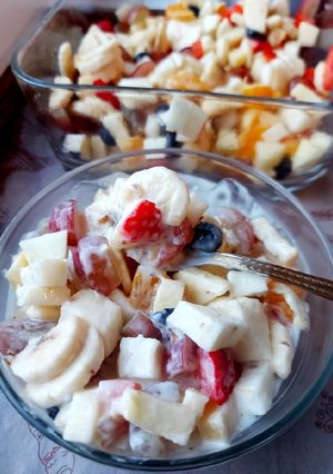 O poză a rețetei Salată cremoasă de fructe.