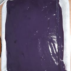 A picture of Ube cake.