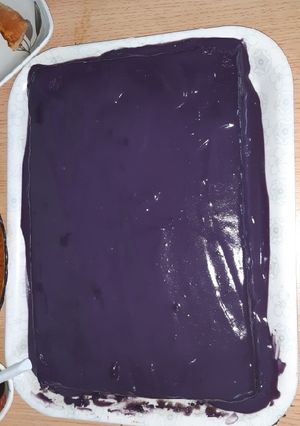 A picture of Ube cake.