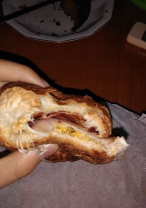 Φωτογραφία της συνταγής Σάντουιτς με μπέικον ομελέτα και τσένταρ σε 10'