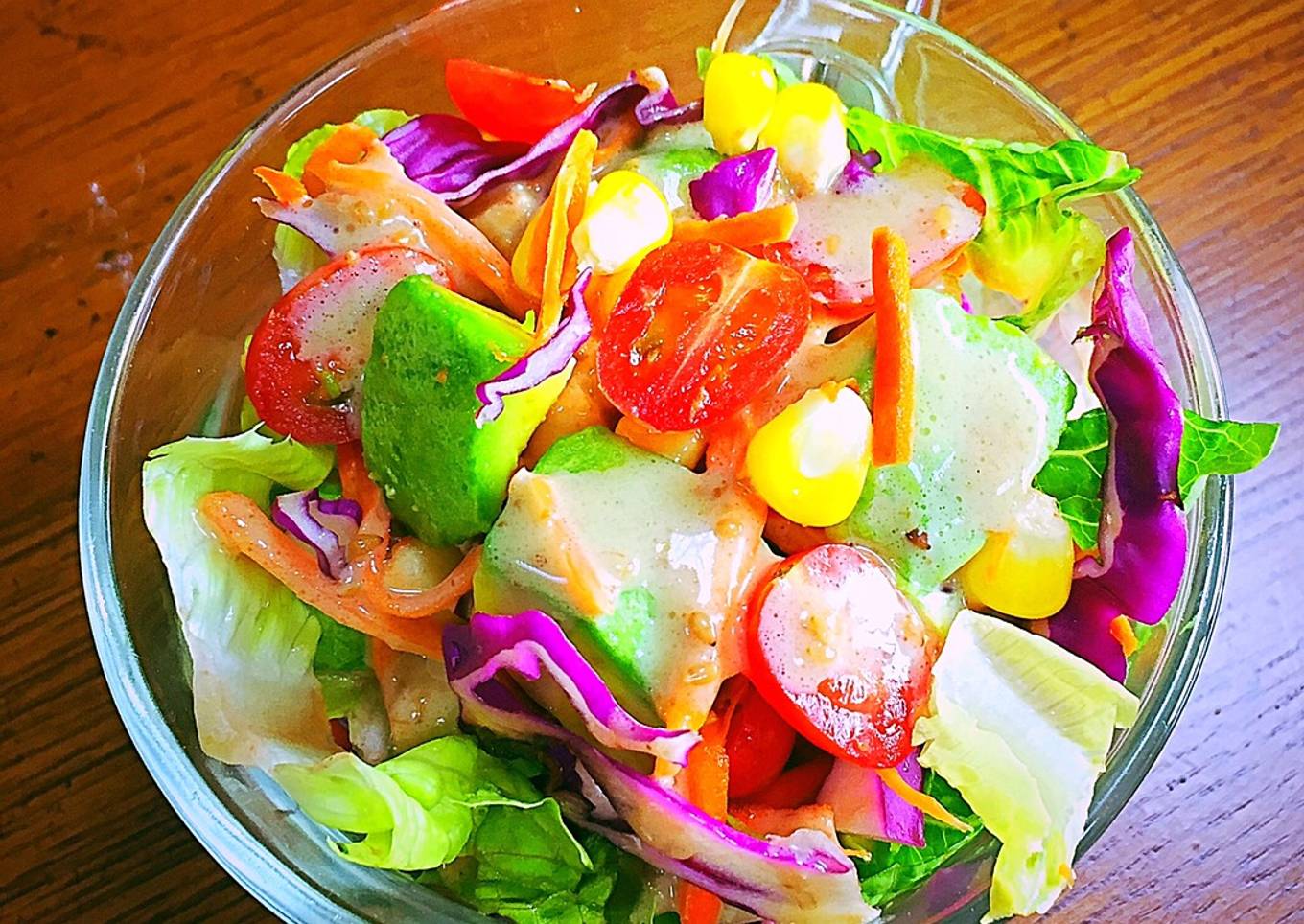 Avocado Salad dengan Tahini Toum Sauce