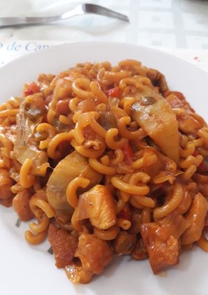 A picture of Chicken Fideuá.