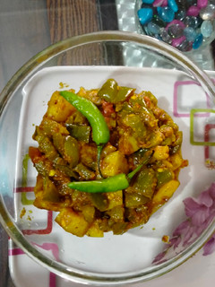 चटपटा शिमला मिर्च (chatpata shimla mirch recipe in Hindi) रेसिपी मुख्य फोटो