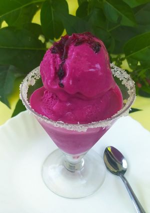 Una foto de Helado De Remolacha Sin Leche Condensada Casero