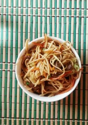 Una foto de Pasta 🍝 con vegetales & Carne 😍🍴