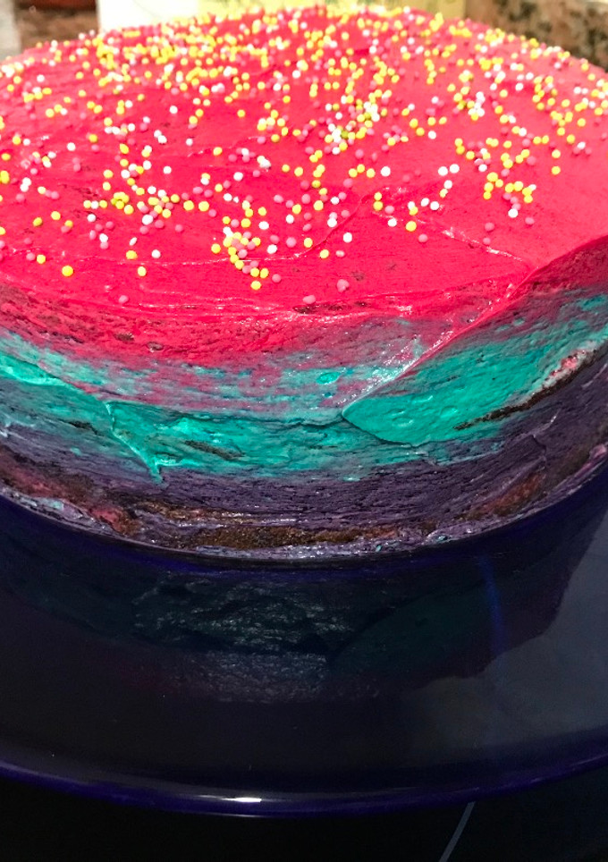 Una foto de Torta multicolor