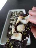 Chocolate negro al jengibre y lima con nueces de macadamia