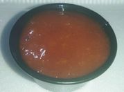 Una foto de salsa sriracha
