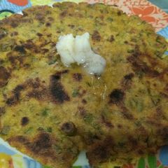 A picture of Makki ki roti methi wali.