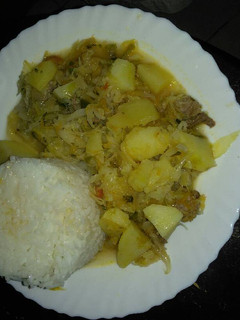 A picture of Boiled rice with stew.