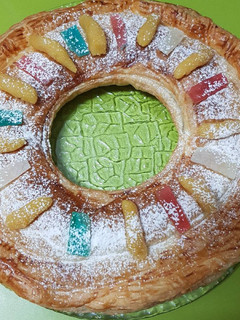 Una foto de Roscón de reyes diferente