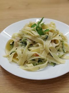 Fokhagymás-cukkinis tagliatelle 🥒🍝🍽️ recept fotója